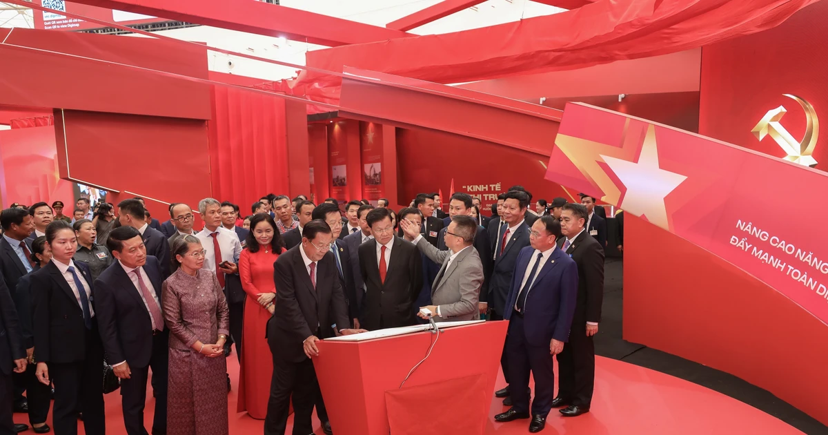 Lao, Cambodian leaders visit exhibition of Vietnam’s 80-year national achievements