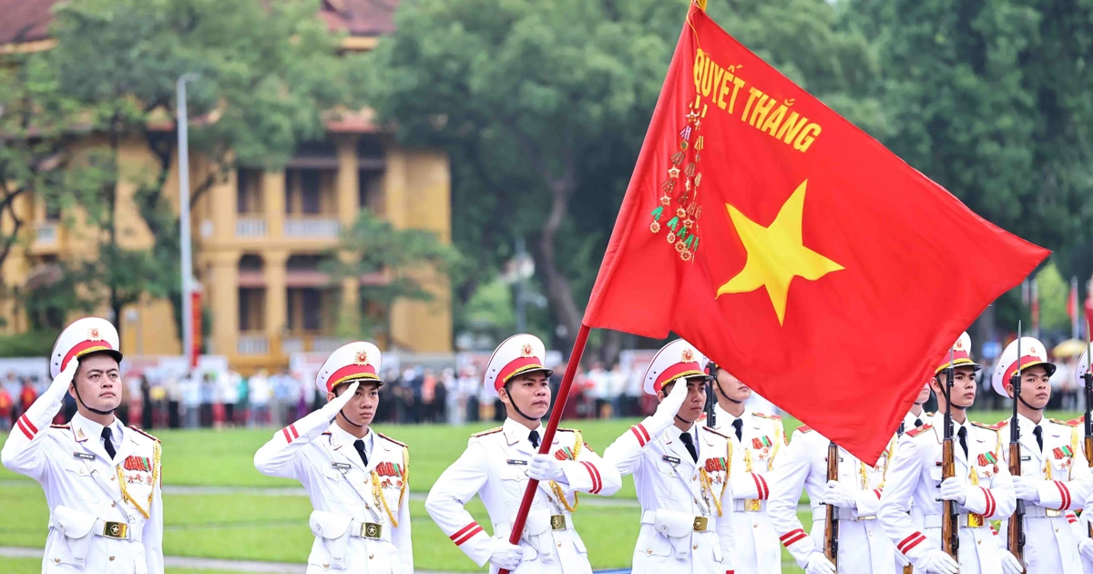 Special flag-raising ceremonies marks 135th birthday of President Ho ...
