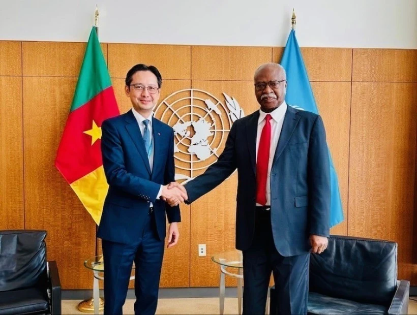 Ambassador Do Hung Viet, Permanent Representative of Viet Nam to the UN (L), and President of the 79th session of the UN General Assembly Philemon Yang (Photo: VNA)