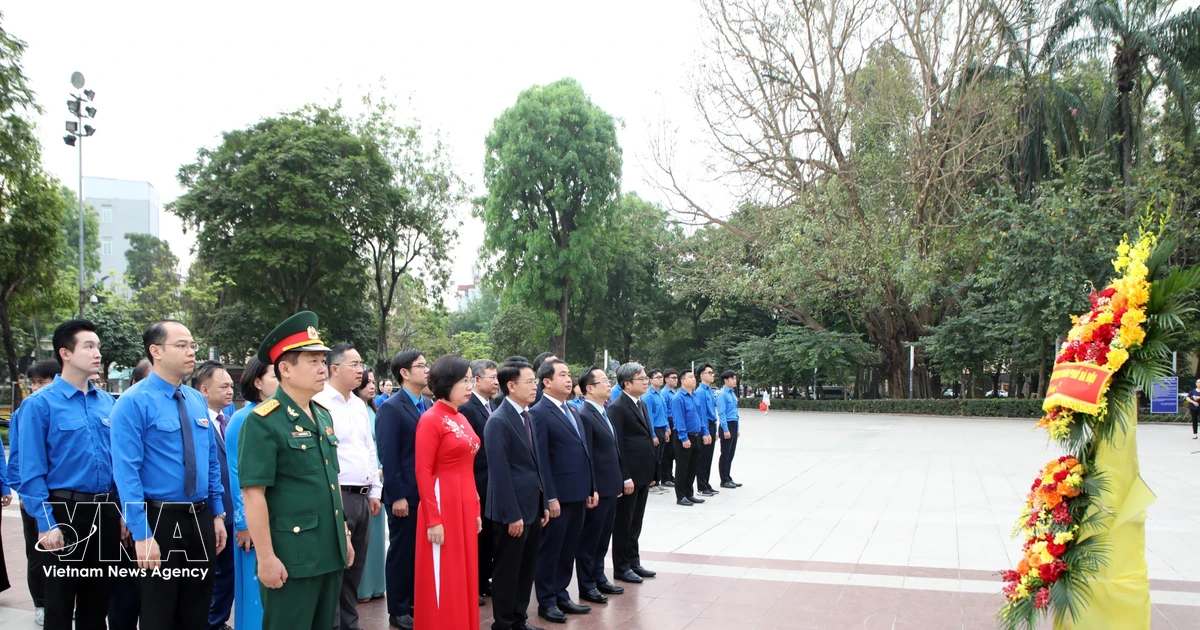 Hanoi officials pay tribute to Lenin on his 156th birthday