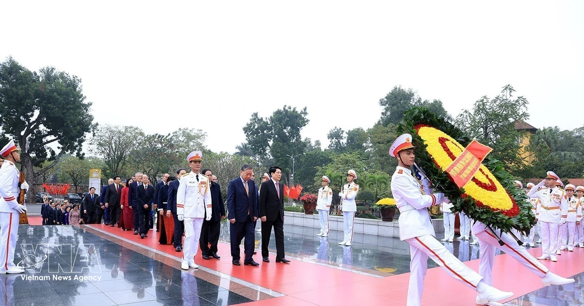 Party, State leaders pay tribute to President Ho Chi Minh ahead of Lunar New Year