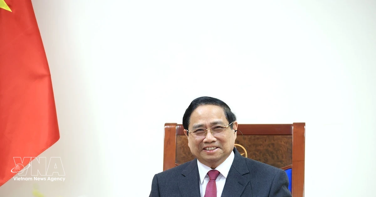 Vietnamese, Singaporean Prime Ministers hold phone talks to deepen bilateral ties