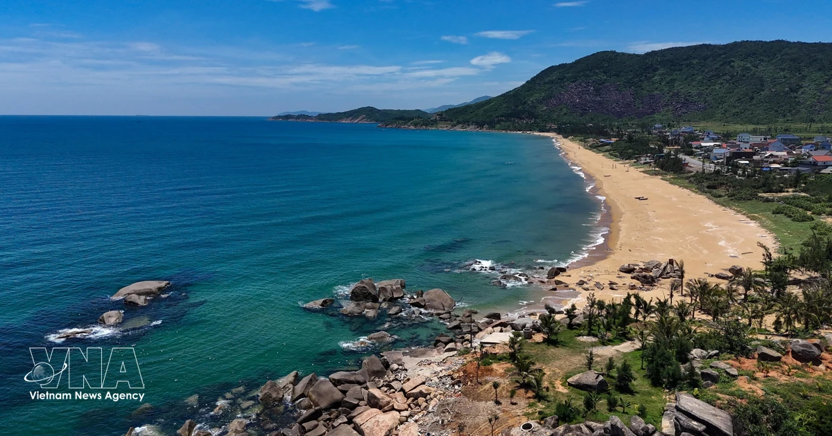Vietnam’s beach tourism gains momentum in summer peak season