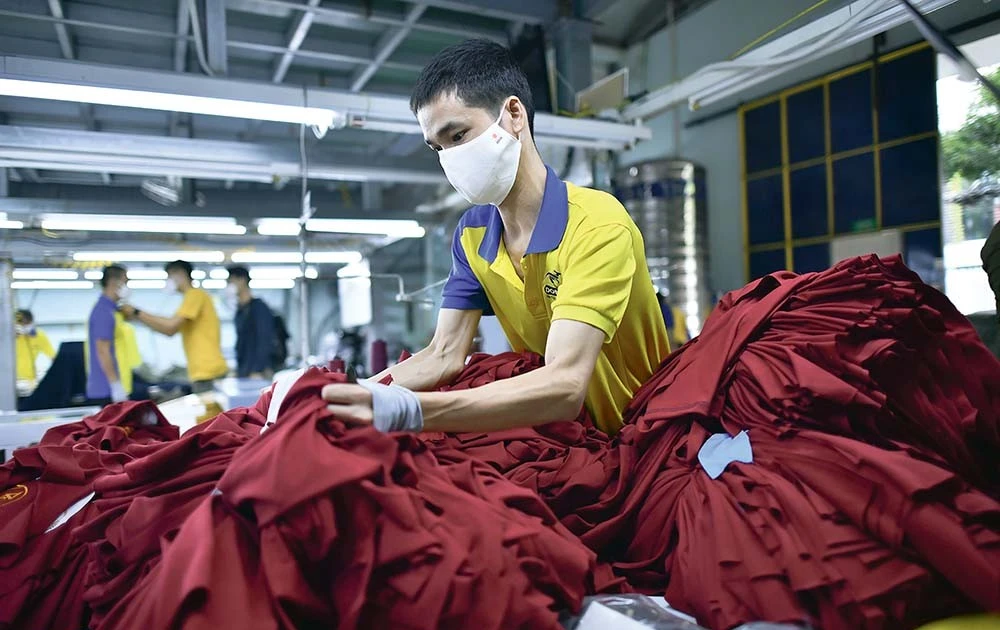 Vietnam defies US tariffs with robust export growth in 2025