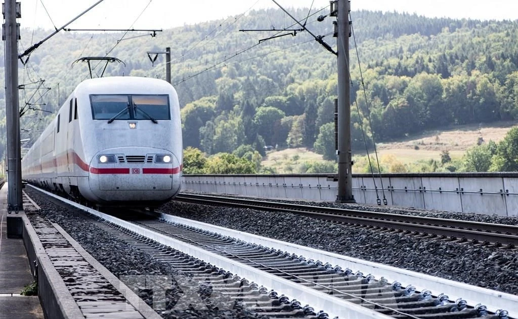 Vietnam sets rules for local firms to join 67 bln USD rail project