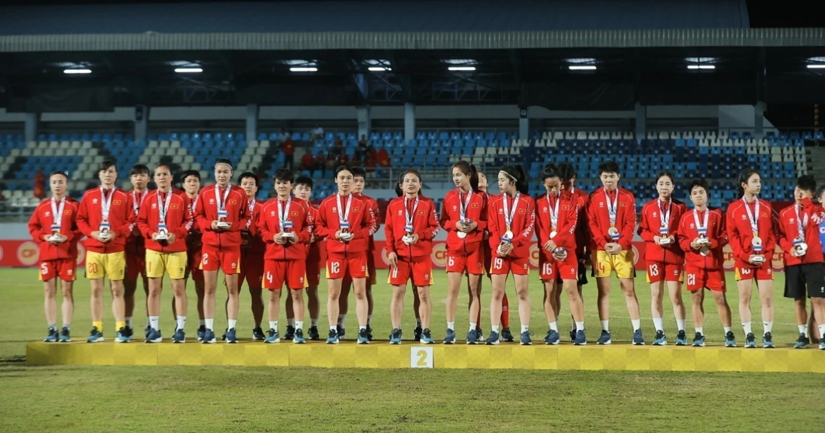 Viet Nam’s women’s national football team secures the silver medal at the 33rd Southeast Asian (SEA) Games on December 17 evening. (Photo: VNA) 