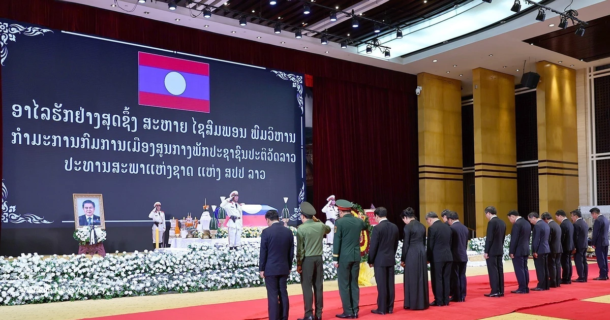 National Assembly President Tran Thanh Man pays tribute to Lao counterpart Xaysomphone Phomvihane