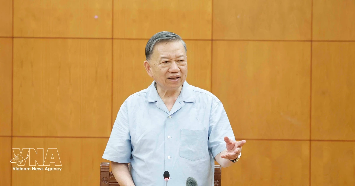 Top leader requests building of stronger maritime industry to support national development