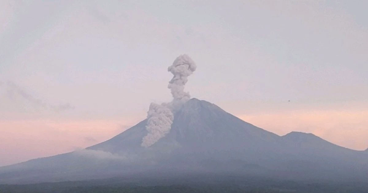 Indonesia maintains high alert as Mount Semeru continues erupting