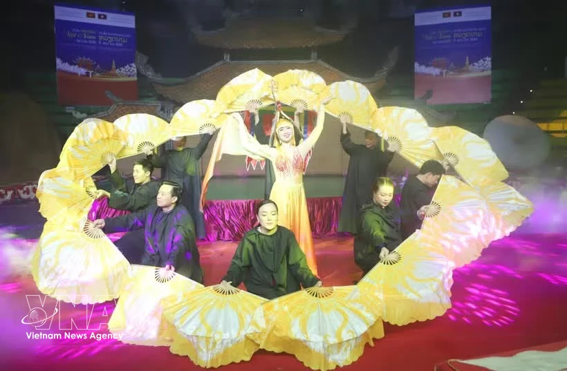 Vietnamese water puppetry draws crowds in Laos