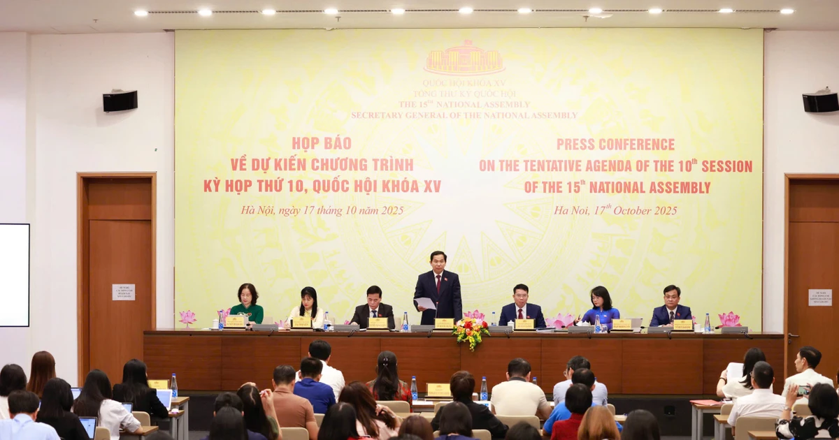 At the press conference (Photo: quochoi.vn)