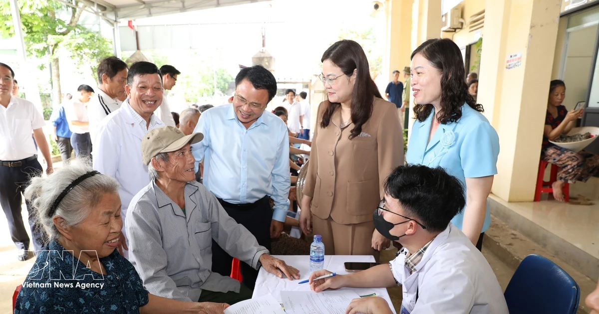 Vietnam strengthens elderly care with free annual health checks