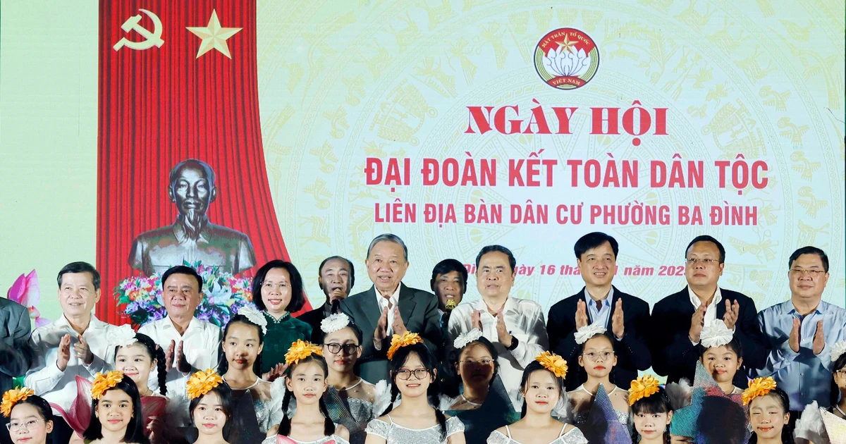 Leaders join great national unity festival in Hanoi