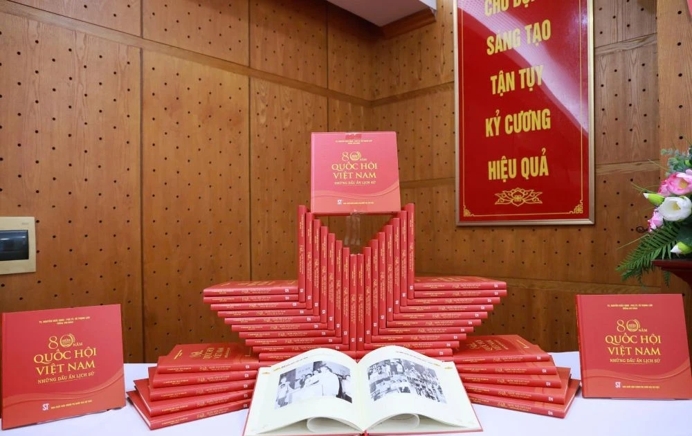 The book is displayed at the debut ceremony (Photo: laodong.vn)