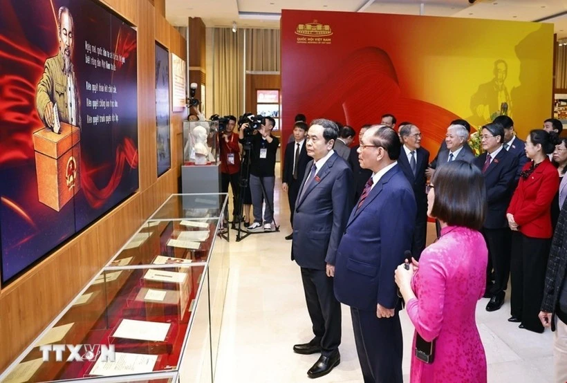 National Assembly Chairman Tran Thanh Man and delegates tour the Viet Nam National Assembly Museum (Photo: VNA)