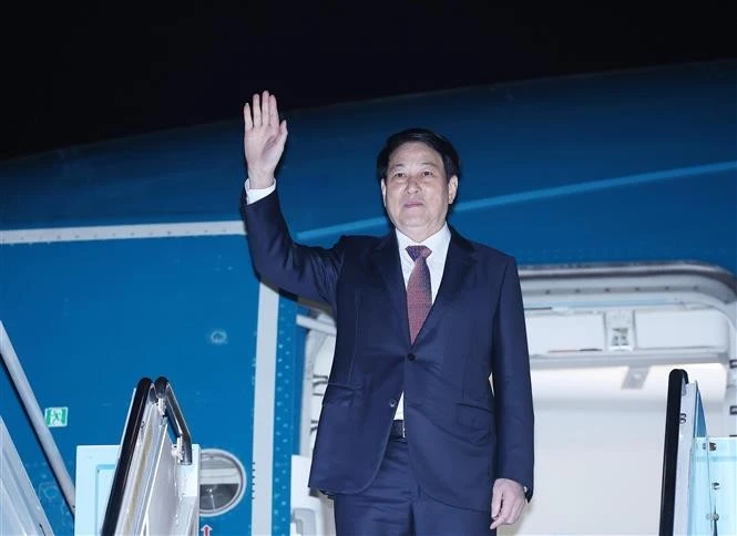 President Luong Cuong leaves Gimhae Airport on November 1 evening, concluding his trip to attend the 32nd APEC Economic Leaders’ Week and bilateral activities in the Republic of Korea. (Photo: VNA) 