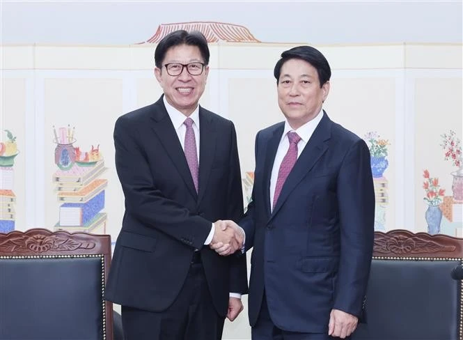State President Luong Cuong (right) meets with Mayor of Busan city Park Heong-joon on November 1, 2025 . (Photo: VNA) 
