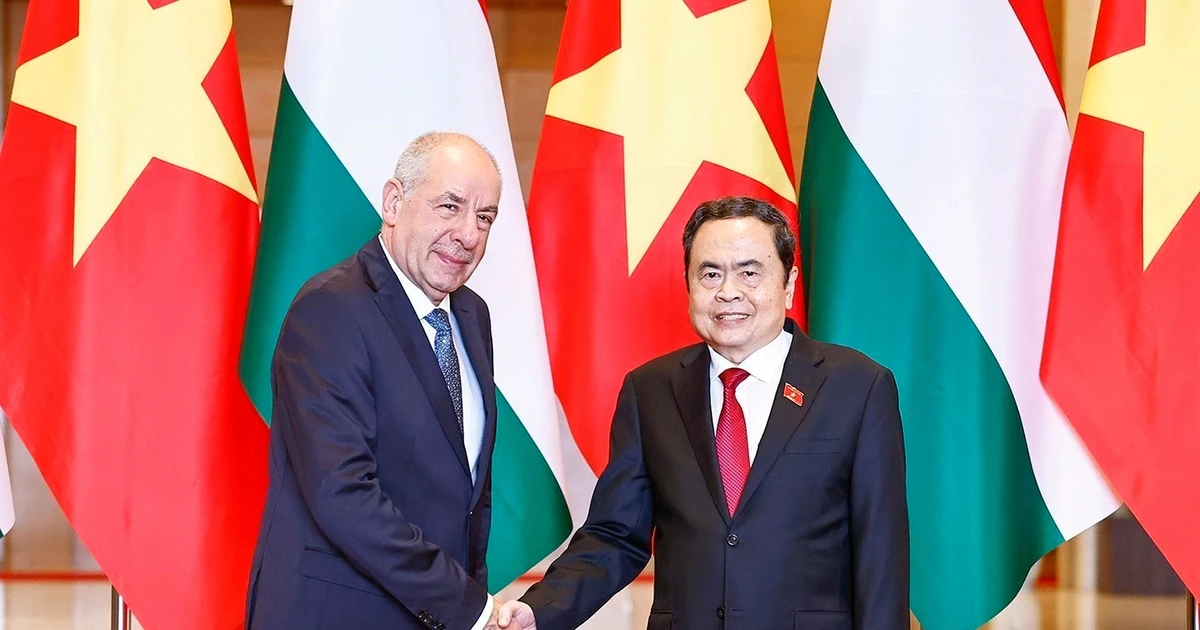 Top legislator meets with Hungarian President
