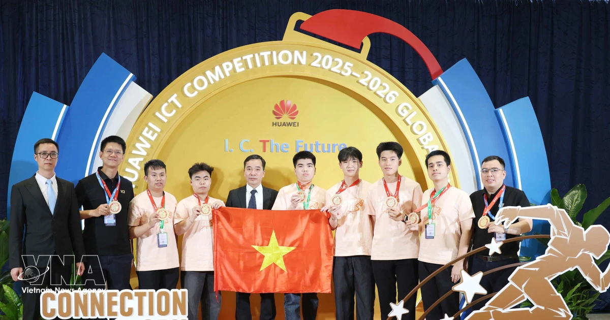 Vietnamese students shine at Huawei ICT Competition