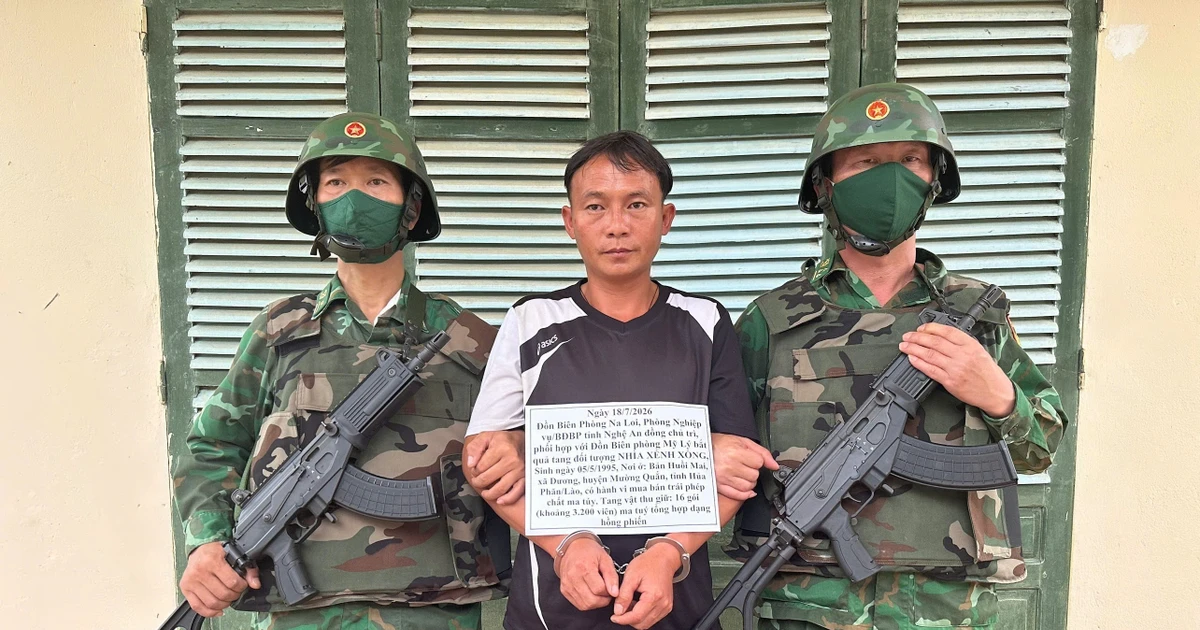 Lao national arrested for smuggling 3,200 synthetic drug pills into Vietnam