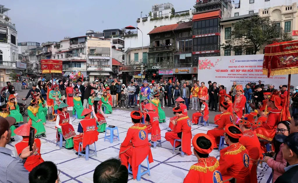 Human chess – A traditional Vietnamese cultural beauty festival opens in Hanoi