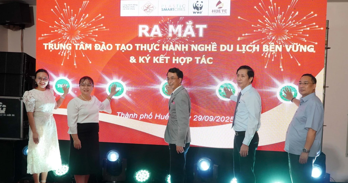 The launch of the Hue training centre for sustainable tourism practices on September 29 (Photo: VNA)