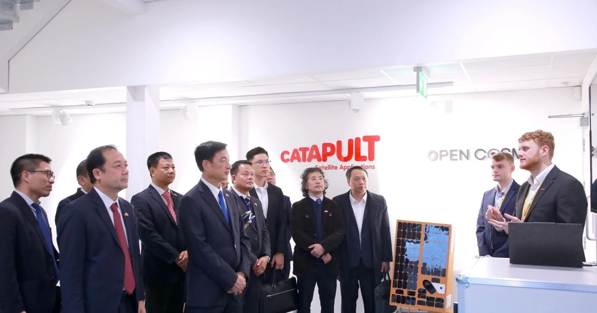 Vietnam learns UK's sci-tech, innovation, digital transformation experience