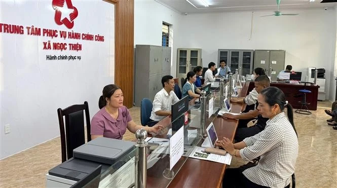 At Ngoc Thien commune's public administrative service centre in Bac Ninh province. (Photo: VNA)