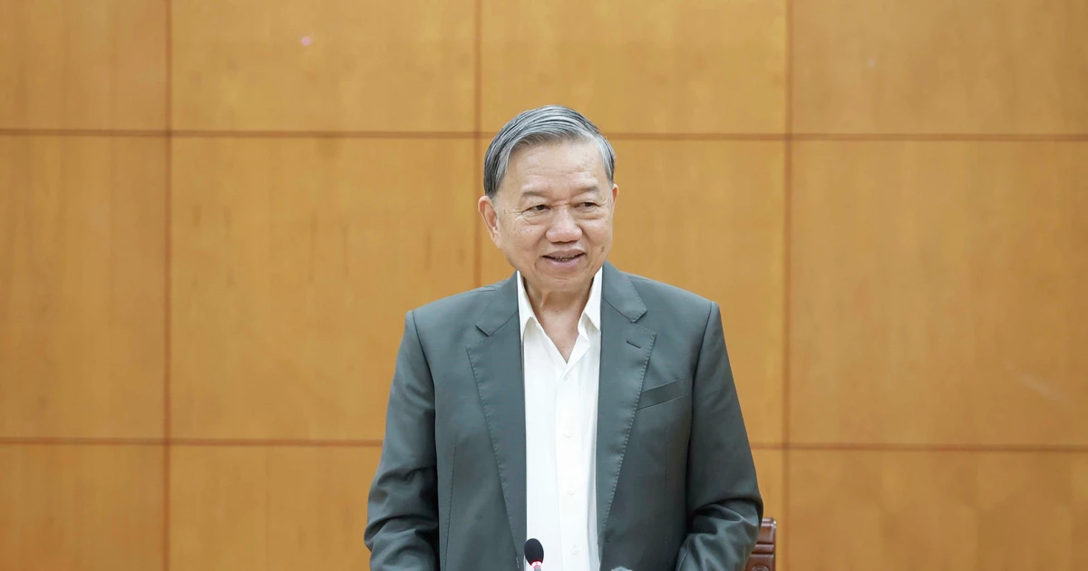 Party General Secretary To Lam speaks at the working session with representatives of central agencies, ministries and sectors to review the implementation of policies and mechanisms for those who rendered service to the revolution, as well as efforts to search for, recover and identify martyrs’ remains. (Photo: VNA)