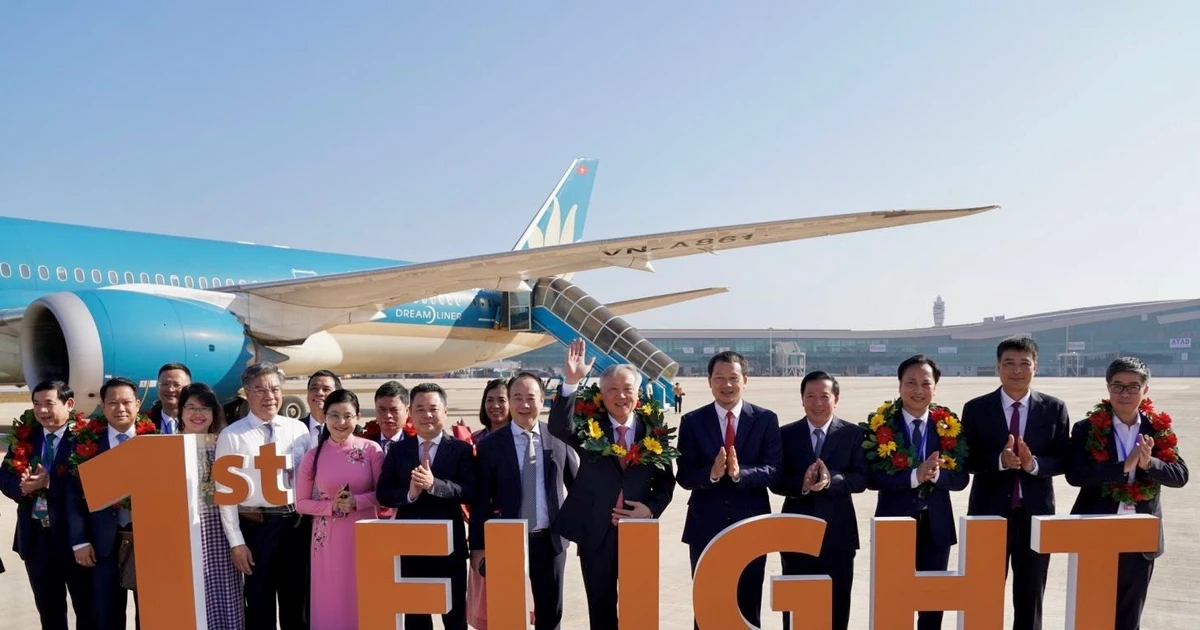 Vietnam Airlines operates 1st passenger flight to Long Thanh International Airport