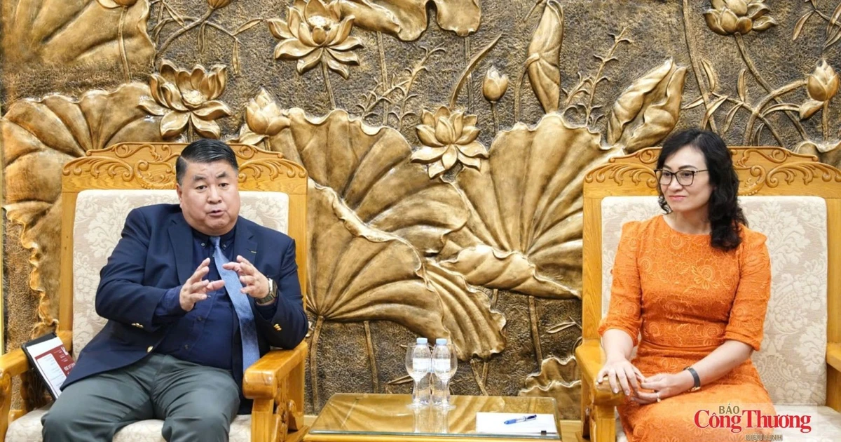MoIT, Central Retail boost cooperation to promote Vietnamese goods globally