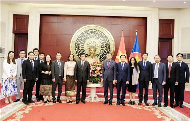 Lao diplomatic missions in China, France congratulate Vietnam on National Day