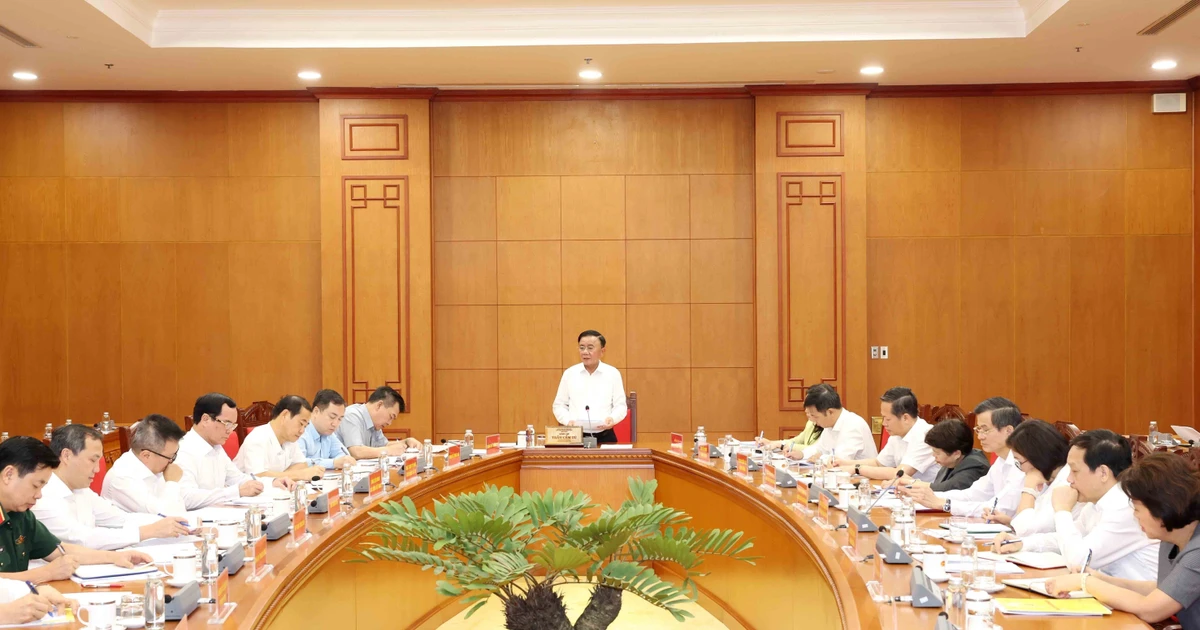 A meeting chaired by Politburo member and Permanent Member of the Party Central Committee’s Secretariat Tran Cam Tu with Party committees, central agencies, and mass organisations on October 16 (Photo: VNA)
