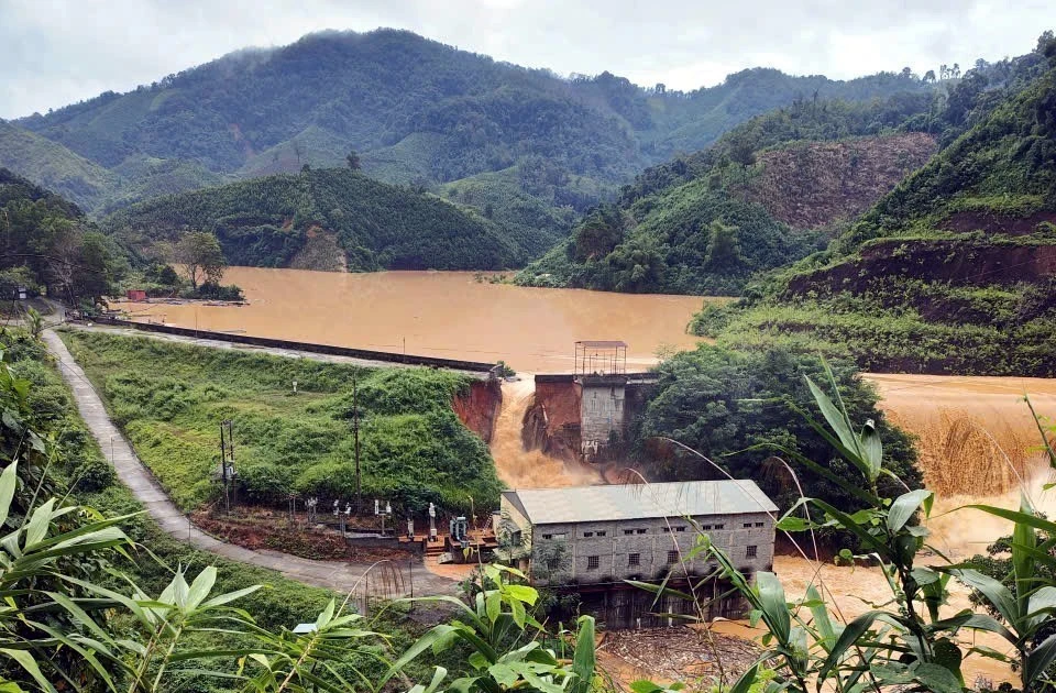 Bac Khe 1 hydropower dam collapses due to heavy rainfall. (Photo: VNA)