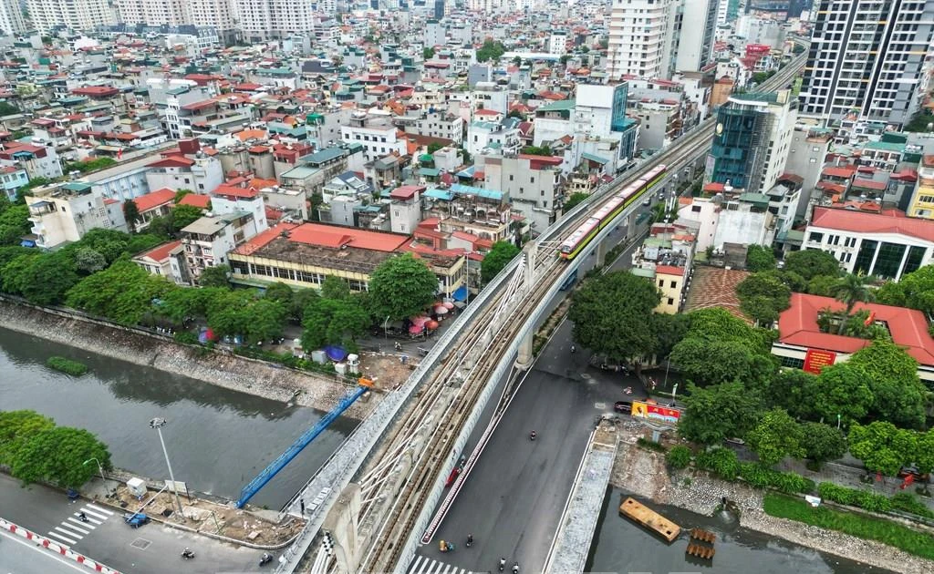 Eight elevated stations of Nhon-Hanoi Station metro line completed ...
