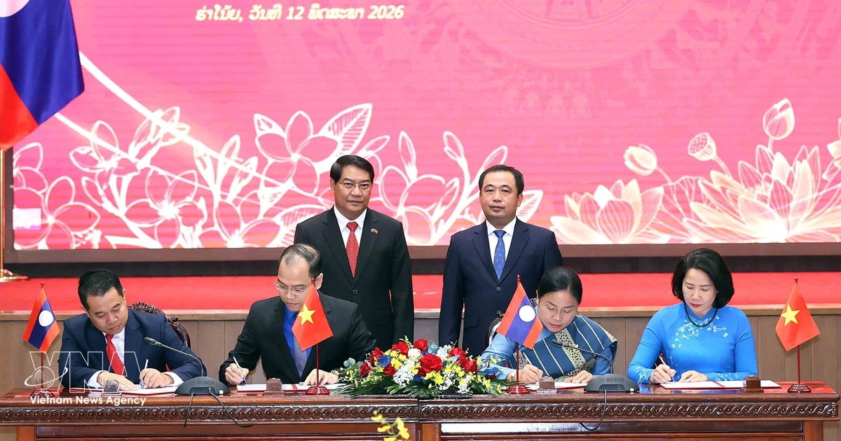 Hanoi, Vientiane promote comprehensive cooperation in new phase