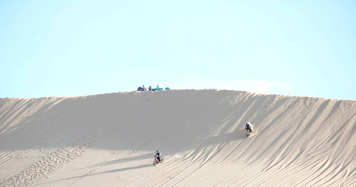 Striking white sand dunes make Bau Trang “mini Sahara” of Vietnam