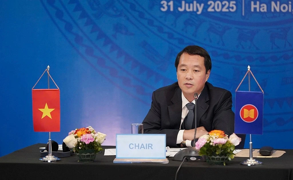 Bui Chinh Nghia, Deputy Director of the Forestry and Forest Protection Department and Director of the CITES Viet Nam Management Authority, speaks at the meeting. (Photo: VNA)