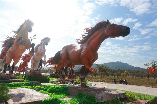 Horse mascot leaves strong impression at spring fair