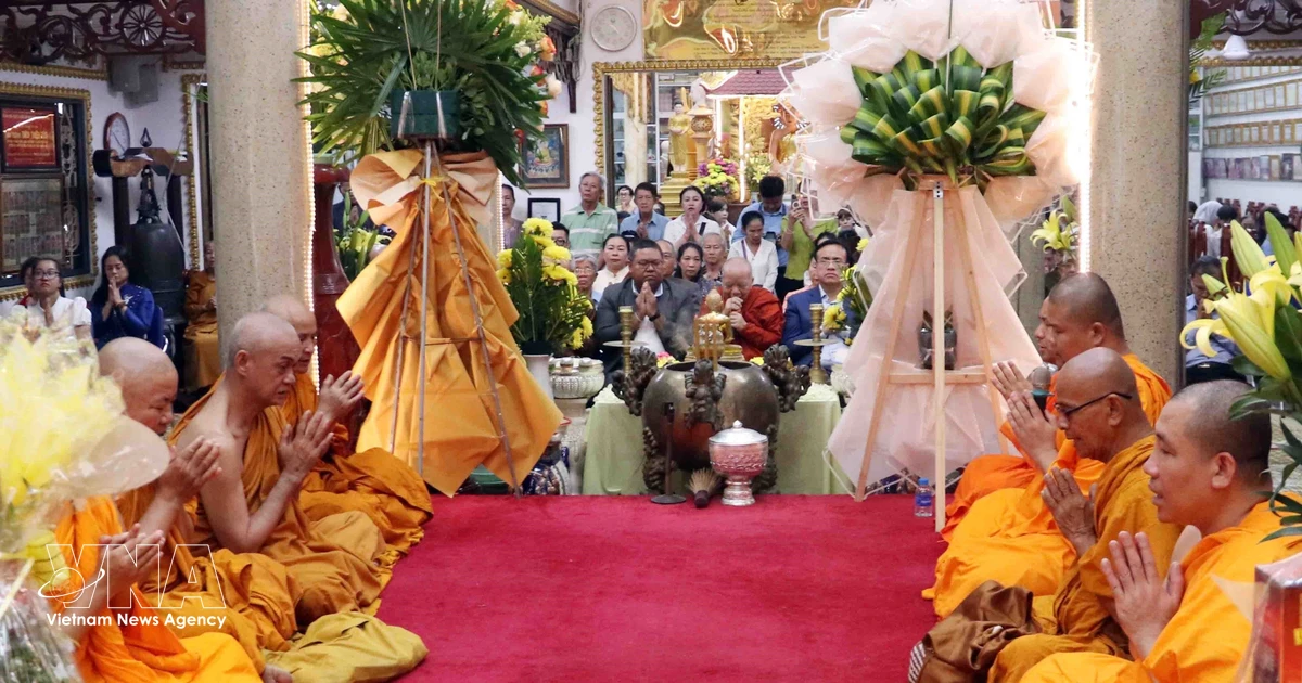 Vietnamese leaders extend greetings to Laos, Cambodia on traditional New Year