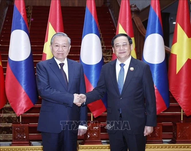 Vietnamese Party leader meets with Lao PM in Vientiane