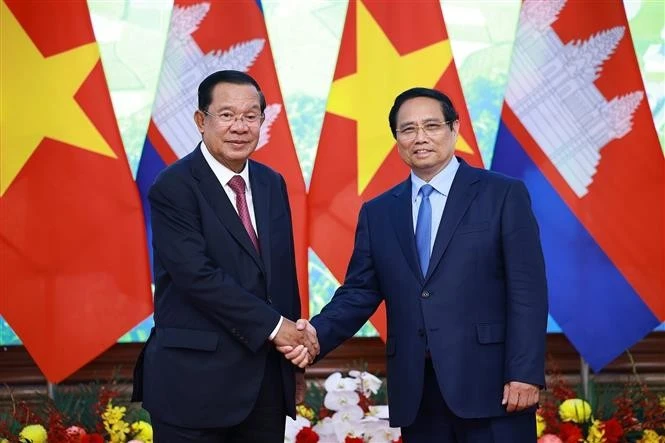 Vietnamese PM meets with President of Cambodian People's Party, Senate President