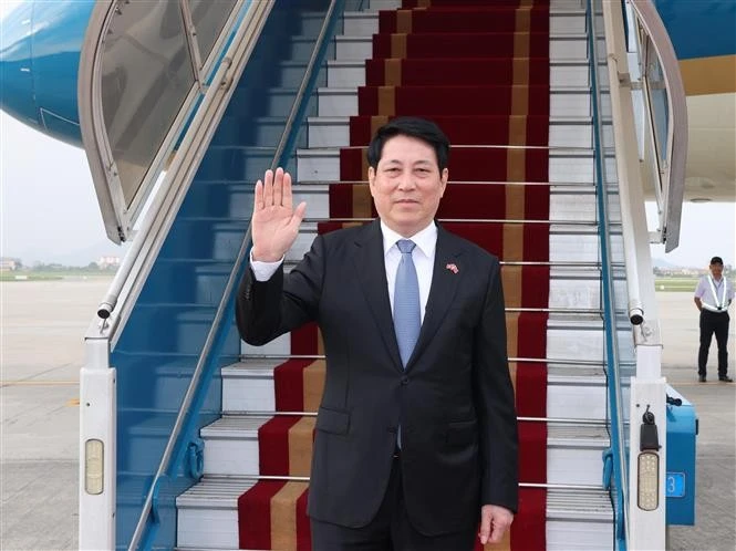 State President Luong Cuong leaves Ha Noi on September 2 afternoon for a ceremony marking the 80th anniversary of the world people's victory over fascism and a working visit to China. (Photo: VNA) 