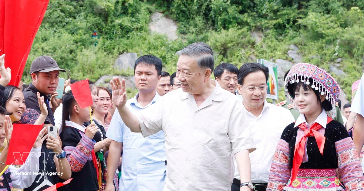 Top leader calls for stronger public participation in safeguarding national security