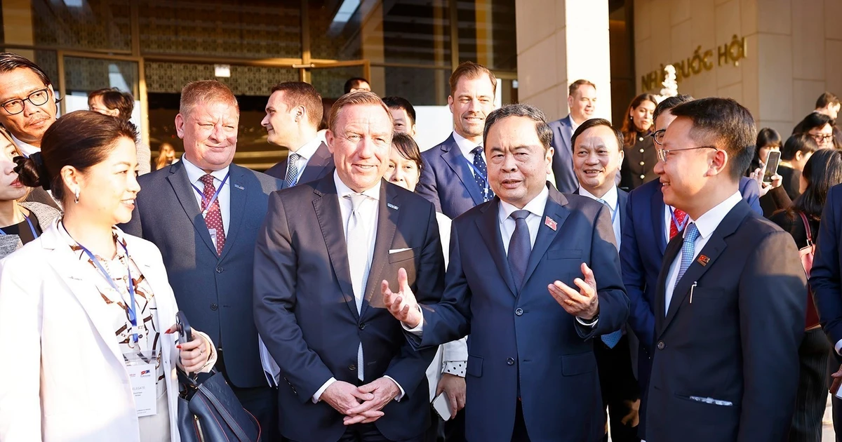 National Assembly Chairman Tran Thanh Man on November 24 receives a delegation of the European–ASEAN Business Council (EU-ABC) and the European Chamber of Commerce in Viet Nam (EuroCham). (Photo: VNA)