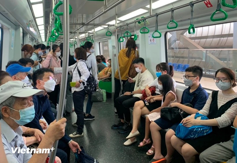 Public transport in Hanoi sees higher ridership during Tet