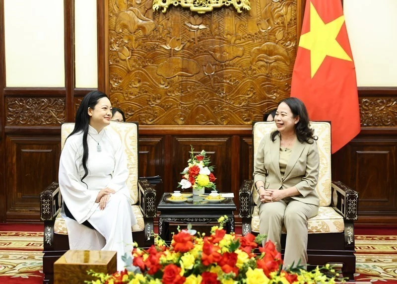 Vice President Vo Thi Anh Xuan receives Amanda Nguyen, the first Vietnamese-American woman to travel into space, in Ha Noi on July 11. (Photo: VNA)