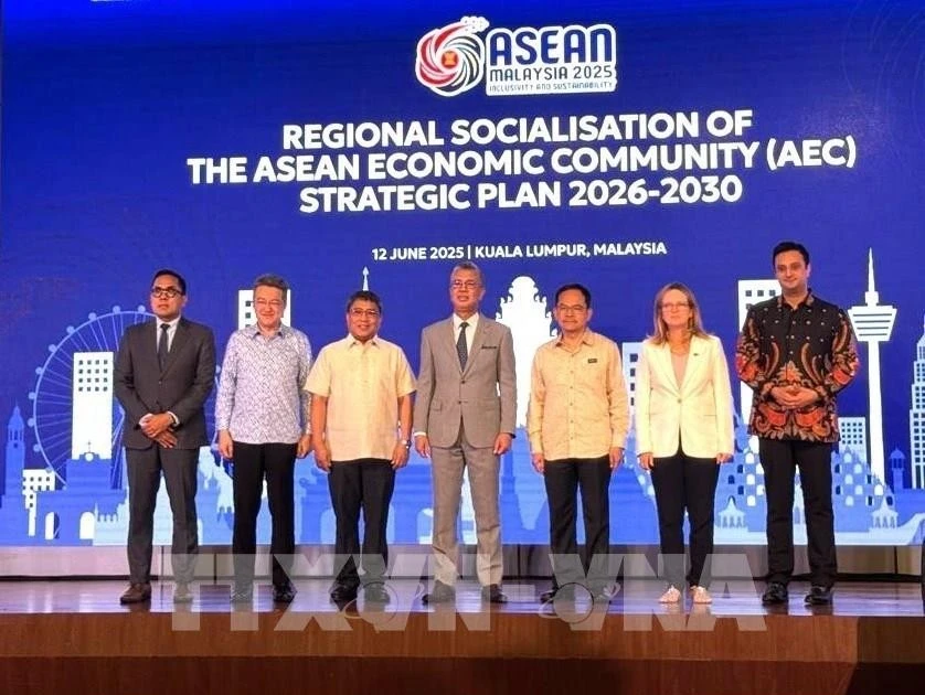 ASEAN poised for greater role in global economy