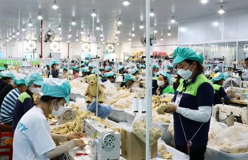 Workers in the Du Long Industrial Park, Khanh Hoa province. (Photo: VNA) 