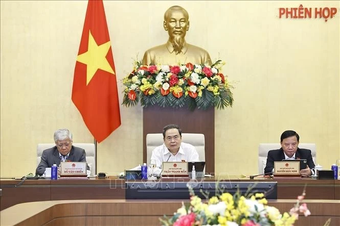 National Assembly Chairman Tran Thanh Man (centre) speaks at the NA Standing Committee's 52nd session in Ha Noi on December 2. (Photo: VNA)